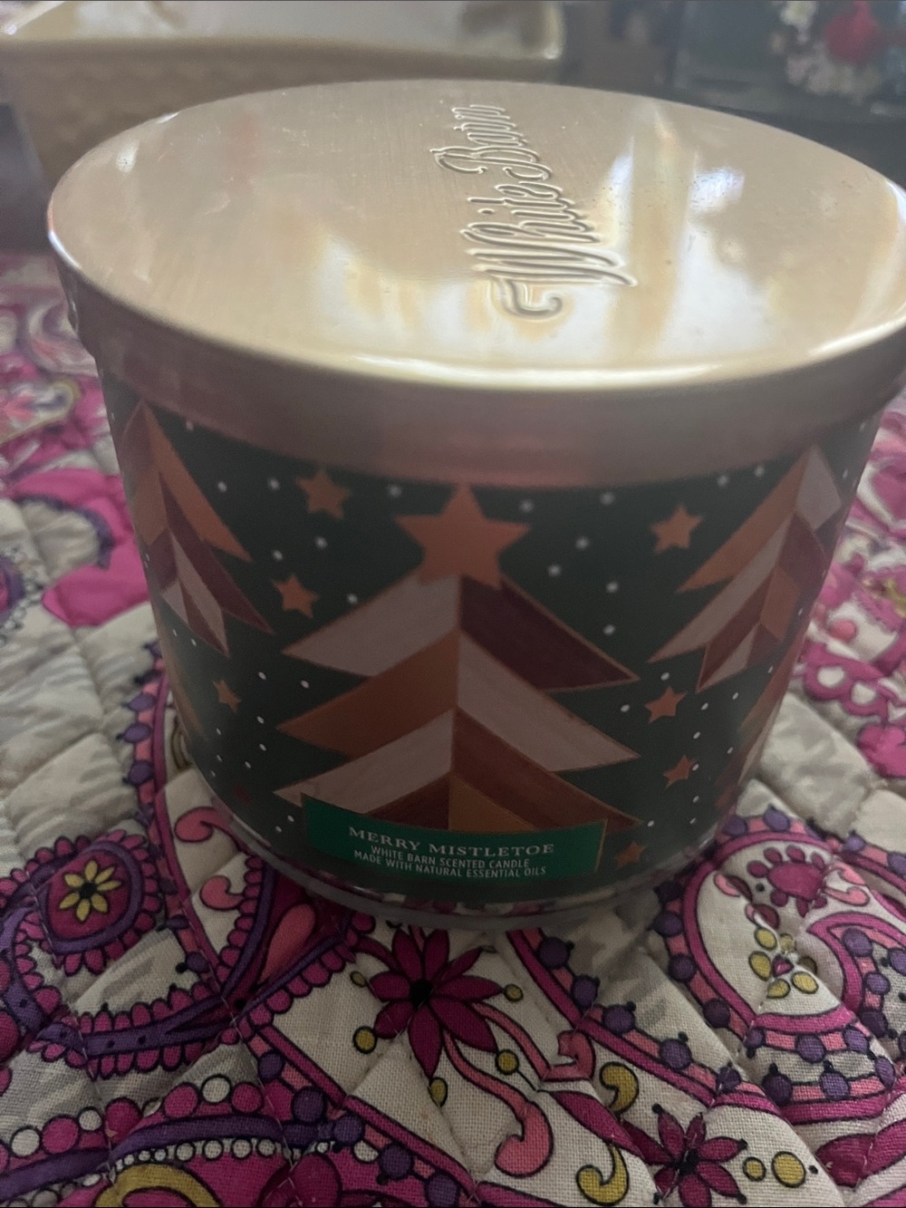 White Barn Green and Gold Holiday Scented Candle